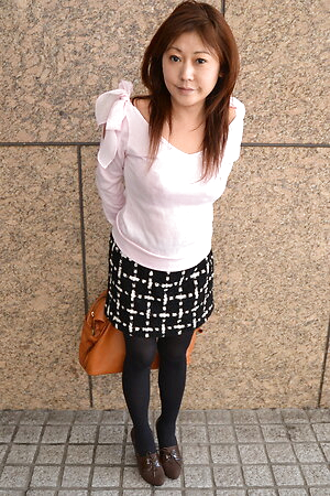 Cheating wife Misuzu Nishihara wait her new lover