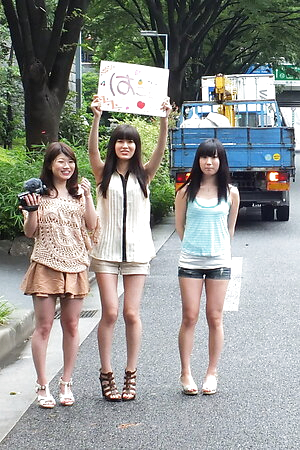 Yuuko Kohinata, Nozomi Koizumi and Shiori Ayase suck cock in a van
